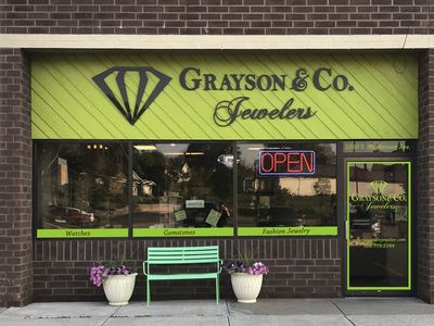 Grayson and Co. Jewelers Sign